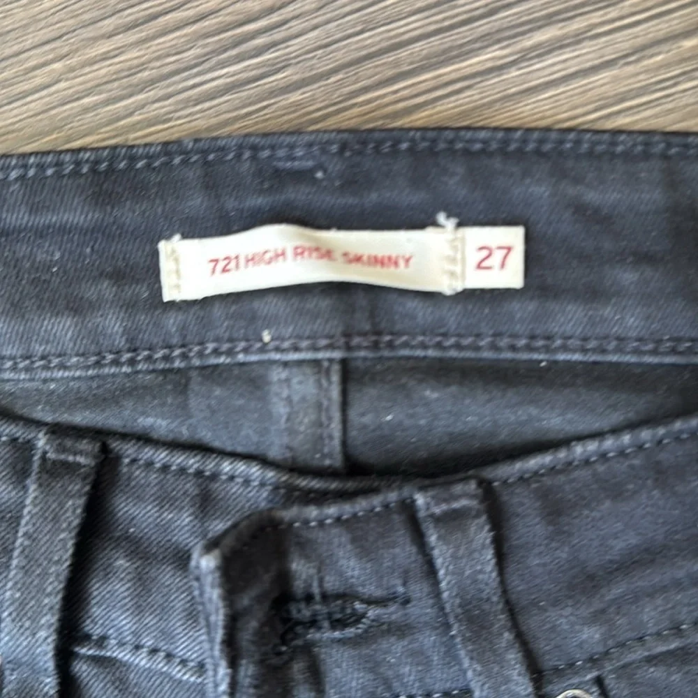 Levi’s 721 high rise skinny Black Jeans system 27